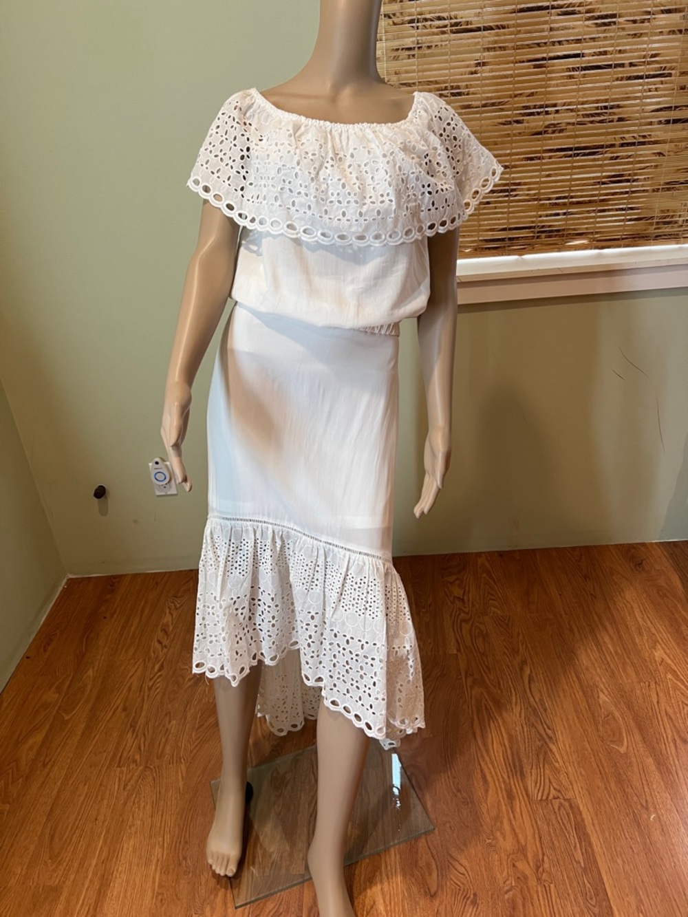 Solitaire Swim White Eyelet Two-Piece Skirt Set
Size L